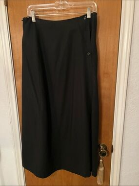 DKNY Classic Black A-Line Women's Skirt. Side slit. 10